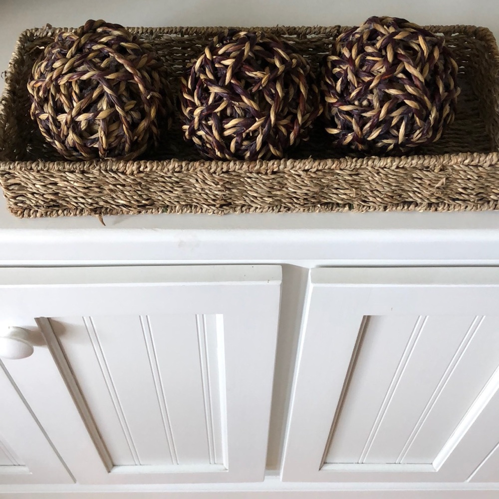 Cute tray and decorative balls